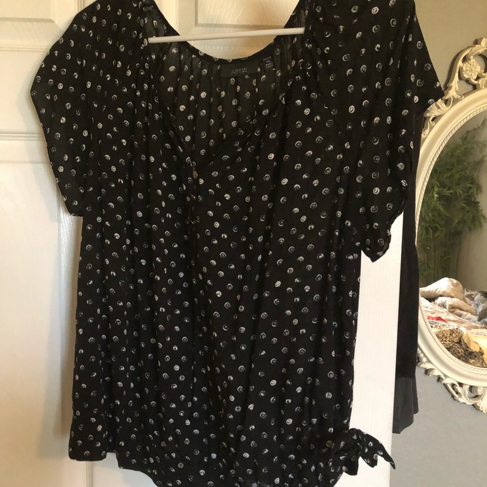 Black white short sleeved blouse